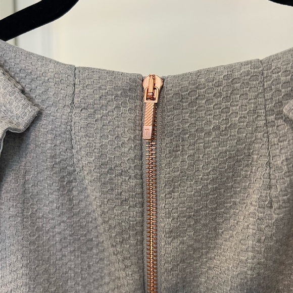 Ted Baker London Working Title Daizid Pleat Shoulder Peplum Dress Gray Size 2/US - Picture 9 of 10